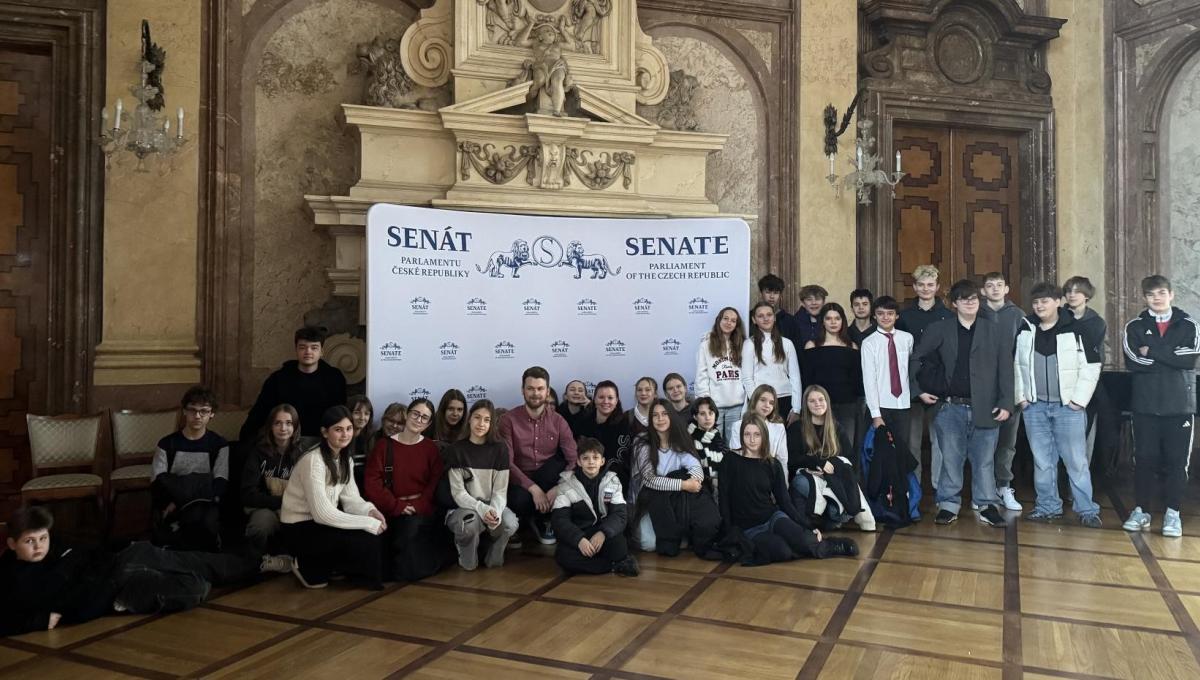 Osmáci navštívili Senát Parlamentu ČR a prohlédli si Valdštejnský palác