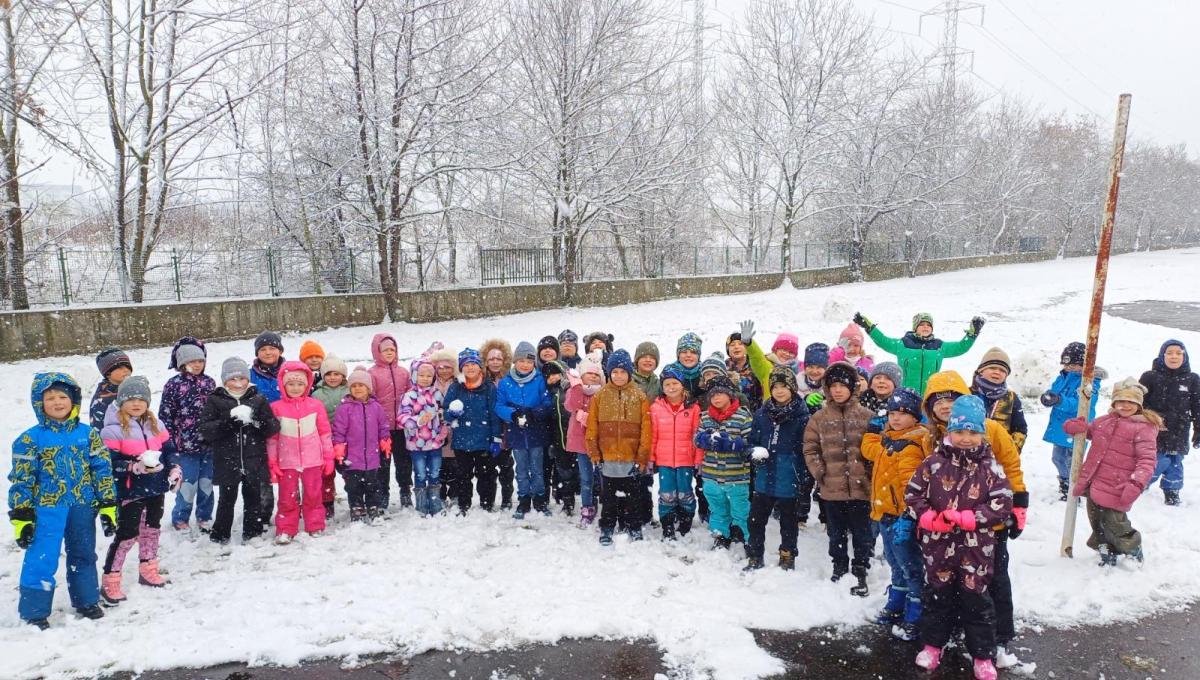 Prvňáčci si užili první sněhovou nadílku