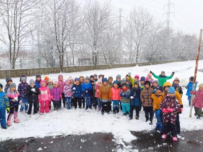 Prvňáčci si užili první sněhovou nadílku