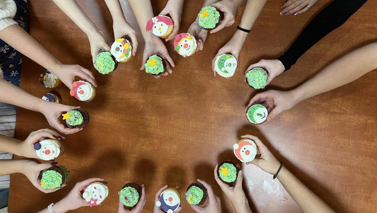 Vánoční pečení ve škole: Malí cukráři tvořili s radostí a chutí!