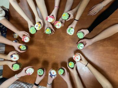 Vánoční pečení ve škole: Malí cukráři tvořili s radostí a chutí!