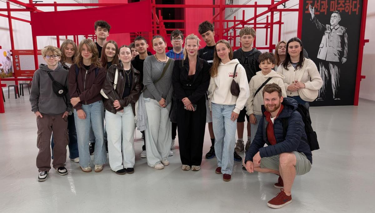 8.A na výstavě o totalitních režimech „Život za zdmi“